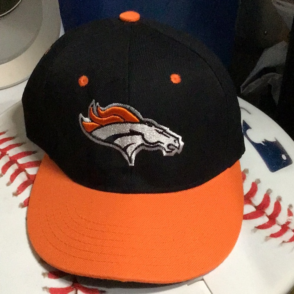 Denver Broncos Men’s 2-Tone SnapBack Hat Cap